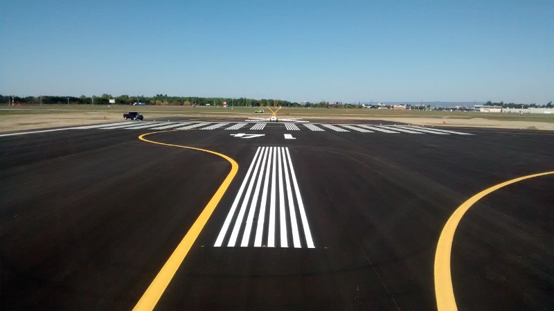 Airport runway 800x449